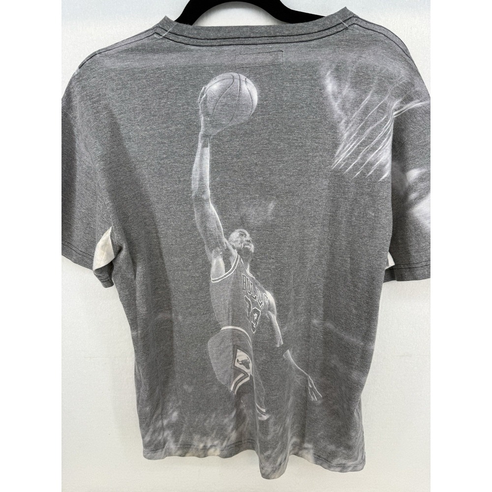 Mitchell & Ness Chicago Bulls #33 Scottie Pippen Above The Rim T Shirt Size M - Picture 4 of 7